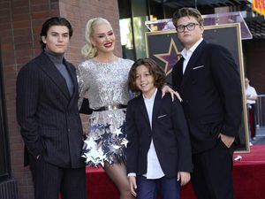 Gwen Stefani Dapat Bintang Hollywood, 3 Putranya yang Makin Besar Disorot