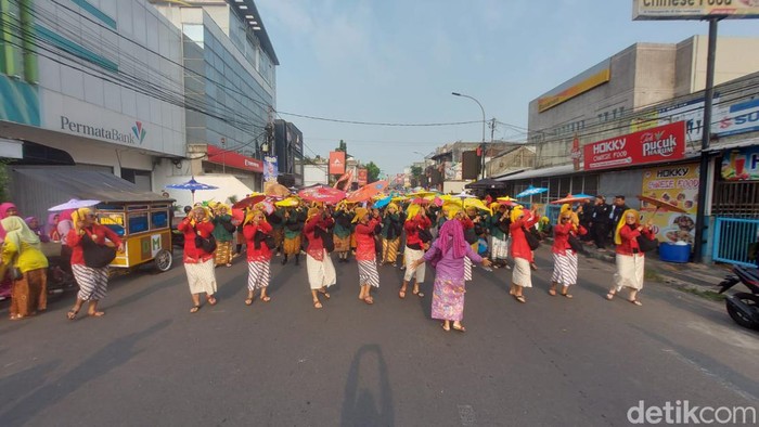 Helaran Budaya dalam rangka HUT Kota Tasikmalaya.
