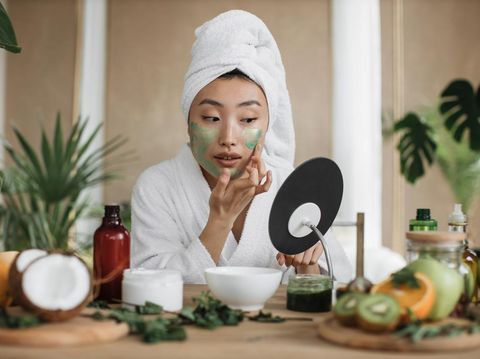 Ilustrasi masker wajah alami