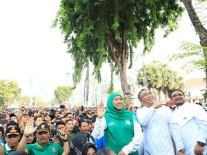 Lepas Jutaan Peserta Jalan Santai, Gus Yahya Ajak Santri Jihad Bangun Negeri