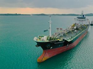 Resmi Beroperasi, Kapal PIS Mahakam Angkut Kargo Methanol ke Gresik