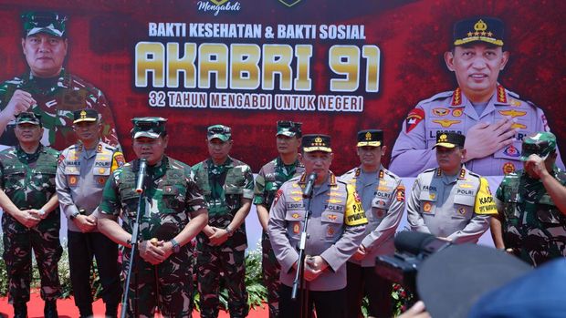 Kapolri Jenderal Listyo Sigit Prabowo menghadiri acara 32 Tahun Akabri 91 Mengabdi untuk Negeri yang diisi kegiatan bakti sosial dan bakti kesehatan (dok Polri)
