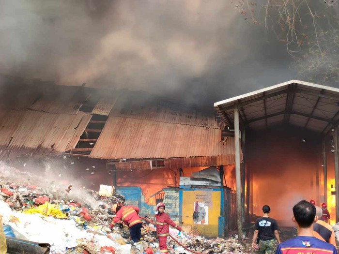 Kebakaran TPA Rawa Kucing Tangerang