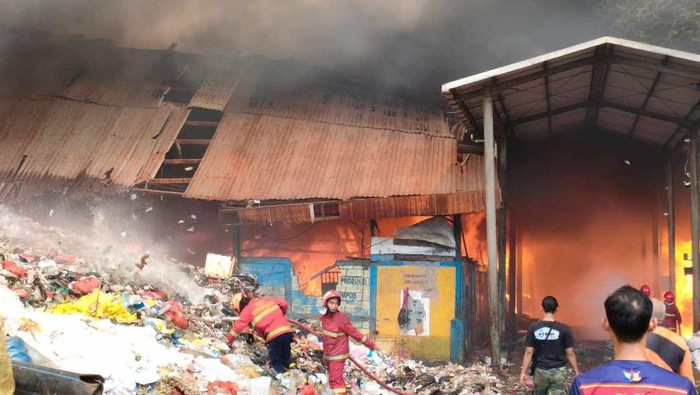 Kebakaran TPA Rawa Kucing Tangerang