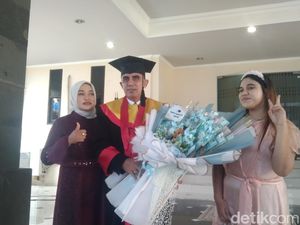 Saat Pak Kades di Majalengka Lulus S1 Hanya 3,5 Tahun, Raih IPK Sempurna!