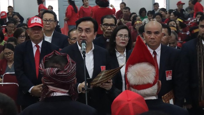 Ketum PSBI Effendi Simbolon saat melantik pengurus PSBI Medan. (Foto: Istimewa)
