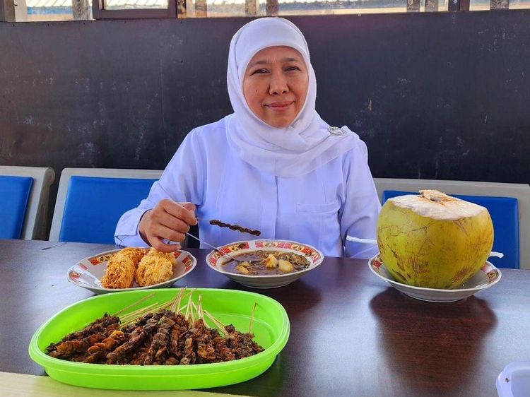 Khofifah Indar Prawansa, Sosok yang Hobi Kuliner hingga Panen Buah