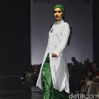 Ada delapan koleksi Danjyo Hiyoji x Batik Mukomuko yang ditampilkan di Jakarta Muslim Fashion Week (JMFW) 2024. Foto: Ari Saputra