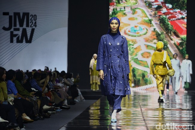 Motif pada kain batik ini terinspirasi dari kekayaan alam dan budaya Mukomuko yang dipadukan dengan ikon Provinsi Bengkulu, bunga Rafflesia.Foto: Ari Saputra