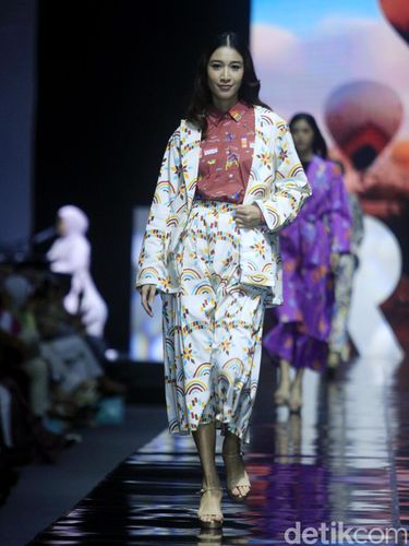 Koleksi Calla The Label X Wardah di acara JMFW 2024 Koleksi Calla The Label X Wardah di acara JMFW 2024