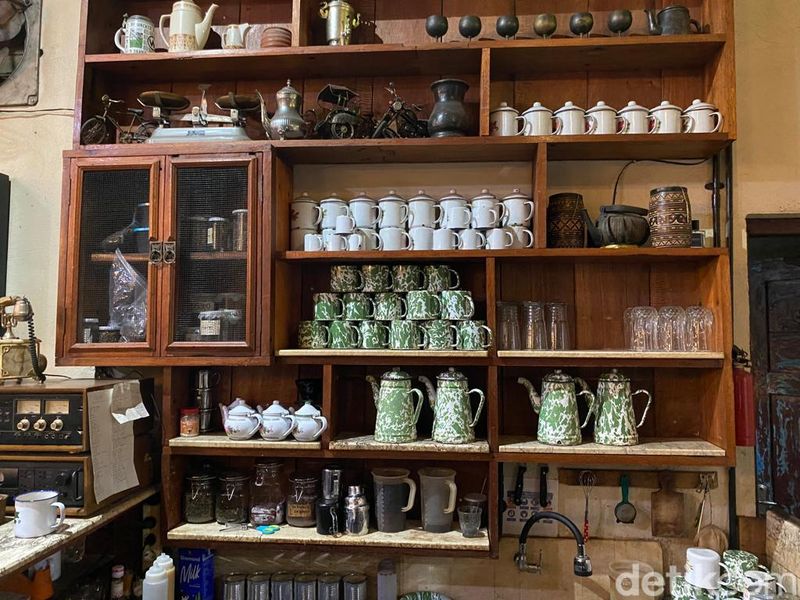 Kopiriolo, tempat ngopi bergaya klasik di Makassar