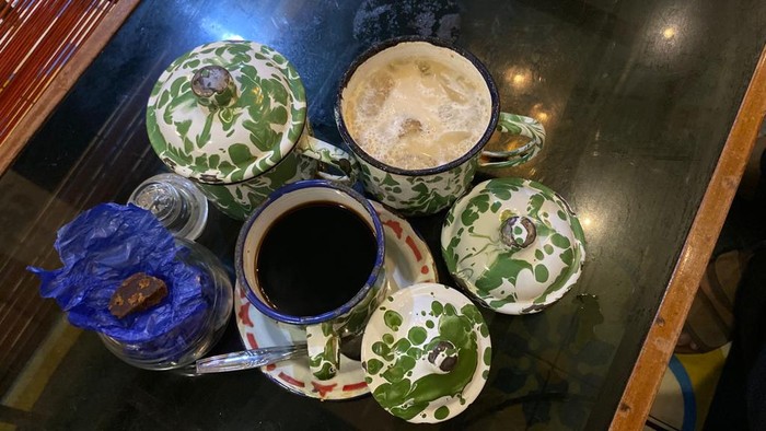 Kopiriolo, tempat ngopi bergaya klasik di Makassar