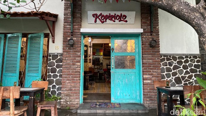 Kopiriolo, tempat ngopi bergaya klasik di Makassar