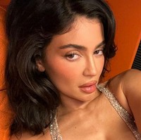 Dalam foto hitam-putih ini, Kylie terlihat lebih cantik dan segar tanpa riasan wajah yang berlebihan. Foto: dok. Instagram