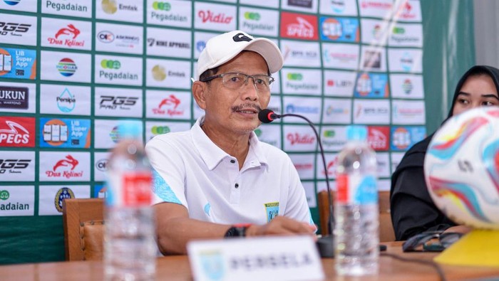 Pelatih Persela Djajang Nurjaman