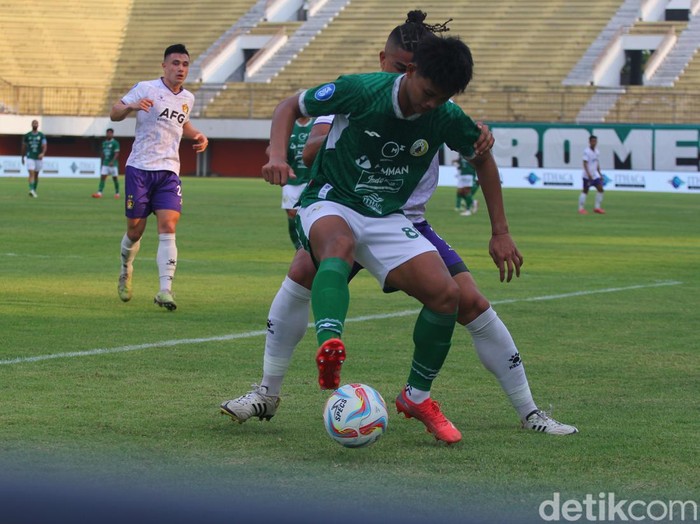 Penyerang muda PSS Sleman, Hokky Caraka saat melawan Persik Kediri, Sabtu (21/10/2023).