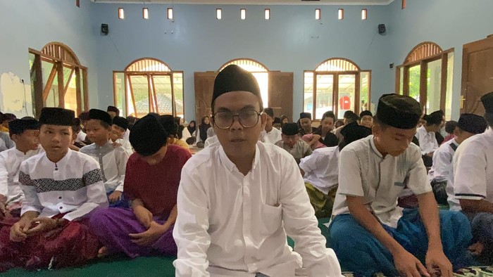 Pondok Pesantren Al-Hidayah Wanti Gelar Doa Bersama untuk Dukung Gibran Pondok Pesantren Al-Hidayah Wanti Gelar Doa Bersama untuk Dukung Gibran