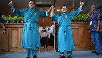Mereka menjadi pasangan pertama yang melakukan pemeriksaan kesehatan. Anies dan Cak Imin mengaku tidak ada persiapan khusus jelang tes kesehatan hari ini. Keduanya hanya menjalankan puasa.