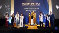 Beauty District Clinic baru saja melaunching produk terbarunya, Emface di Grand Ballroom Raffles Hotel, Jakarta. Alat kecantikan ini merupakan gebrakan baru di dunia estetika yang sedang sangat viral di Amerika dan Singapura, karena dapat memberikan hasil wajah yang kencang tanpa jarum, operasi, bahkan tanpa ada rasa sakit.