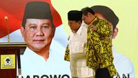 Potret Prabowo Pakai Jaket Golkar Saat Rapimnas