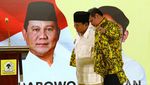 Potret Prabowo Pakai Jaket Golkar Saat Rapimnas