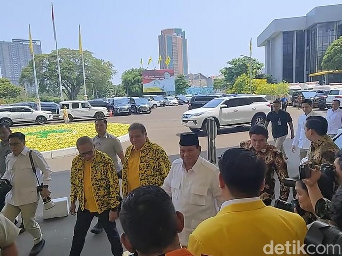 Prabowo hadiri Rapimnas Golkar di kantor DPP Golkar, Slipi, Jakarta Barat, Sabtu (21/10/2023). (Brigitta/detikcom)