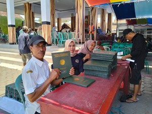 Ribuan Warga Desa di Banyuwangi Semringah Dapat Sertifikat PTSL