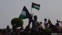 Ribuan warga yang hadir dalam aksi demonstrasi ini kutuk kekerasan yang dilakukan Israel. (Foto: Wisma Putra/detikJabar