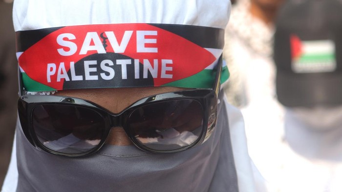 Ribuan warga Bandung turun ke jalan untuk menggelar aksi bela Palestina dari penjajahan Zionis Israel Ribuan warga Bandung turun ke jalan untuk menggelar aksi bela Palestina dari penjajahan Zionis Israel