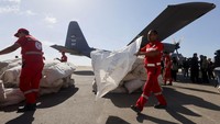 Lebih dari 2 juta orang tinggal di Gaza, yang tengah menghadapi bombardir militer Israel sejak Sabtu (7/10). Sampai Jumat (20/10), Kementerian Kesehatan Gaza melaporkan jumlah korban tewas di Jalur Gaza mencapai 4.137 orang. Sementara itu, 13.162 orang mengalami luka-luka.