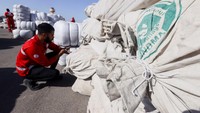 Konvoi kemanusiaan PBB tersebut diperkirakan memasuki Gaza dari Rafah pada Jumat (20/10), dan kini diperkirakan akan tertunda setidaknya selama satu hari.