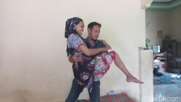 Siti Nurhayati, IRT di Jambi diamputasi usai kakinya disuntik saat berobat jantung.