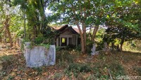 Lokasinya cukup mudah dicapai meski agak jauh dari pusat Kota Semarang. Jika mengetik Kampung Mati Cepoko di Google Maps, maka akan langsung muncul titik Kampung Mati tersebut.