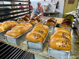 Toko Roti Gelora Bakery Jadul yang Populer di Era 80an hingga Sekarang