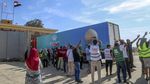 Truk-truk Pengangkut Bantuan Mulai Masuk Jalur Gaza, Warga Sujud Syukur