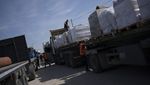 Truk-truk Pengangkut Bantuan Mulai Masuk Jalur Gaza, Warga Sujud Syukur