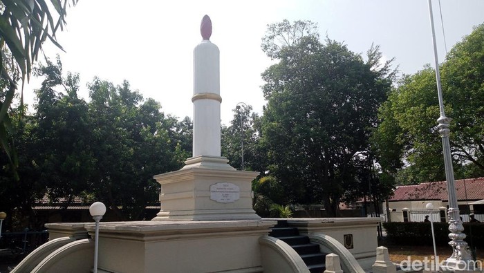 Tugu Lilin Penumping/Tugu Kebangkitan Nasional.
