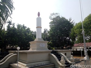 Solo Punya 2 Tugu Lilin, Kenapa di Pajang Lebih Terkenal dari Penumping?