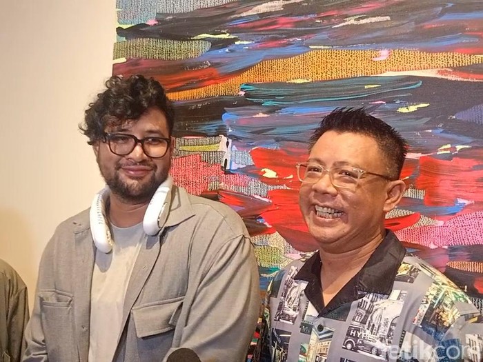Ammar Zoni saat menghadiri pameran lukisan tunggal Sudjipto Adi bertajuk Force Avenue yang digelar di Galeri ZEN1, Menteng, Jakarta Pusat.