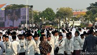 Juga turut hadir Ketum PBNU KH Yahya Cholil Staquf, Sekjen PBNU Saifullah Yusuf, dan jajaran pengurus PBNU.