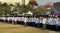Apel Hari Santri 2023 dimulai pukul 06.25 WIB. Presiden Jokowi dalam sambutannya menyebut santri merupakan kekuatan bangsa dan fondasi kekokohan bangsa.
