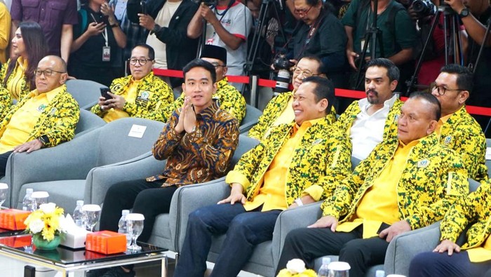 Wakil Ketua Umum Partai Golkar Bambang Soesatyo (Bamsoet) menyampaikan hasil Rapimnas Partai Golkar yang digelar Sabtu (21/10). Salah satunya adalah pengusungan nama Gibran Rakabuming sebagai calon wakil presiden (cawapres) yang mendampingi Prabowo di Pilpres 2024 mendatang.
