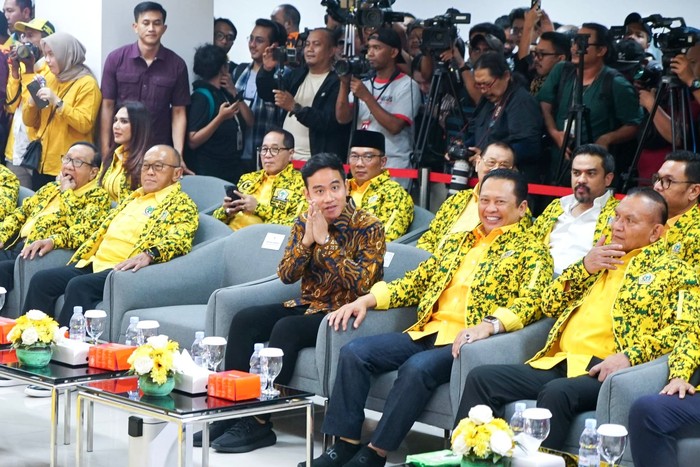 Wakil Ketua Umum Partai Golkar Bambang Soesatyo (Bamsoet) menyampaikan hasil Rapimnas Partai Golkar yang digelar Sabtu (21/10). Salah satunya adalah pengusungan nama Gibran Rakabuming sebagai calon wakil presiden (cawapres) yang mendampingi Prabowo di Pilpres 2024 mendatang.