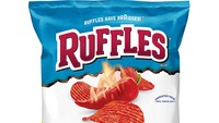 Selanjutnya ada Ruffles Flamin’ Hot Potato Spicy Chips yang sengatan pedasnya terasa dari gigitan pertama.  Foto: Pool/Site Photo