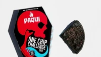 Paqui One Chip Challenge menempati posisi pertama sebagai keripik terpedas di dunia. Makan keripik ini viral dijadikan tantangan yang membuat beberapa orang masuk rumah sakit. Foto: Pool/Site Photo
