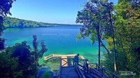Pemandangan di Danau Kakaban yang indah banget.