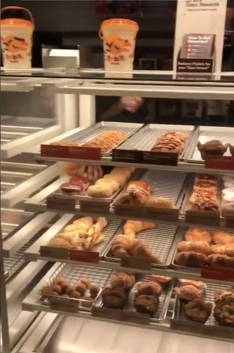 Bukan Curi Uang, Pria Ini Datang ke Kafe untuk Mencuri Donat