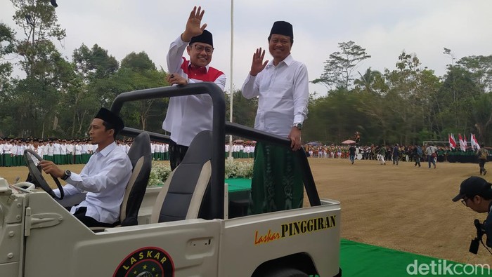 Cak Imin menghadiri apel Hari Santri Nasional di Magelang, Minggu (22/10/2023).