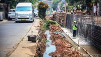Diketahui, daerah ini kerap tergenang apabila air di saluran meluap saat hujan deras. 