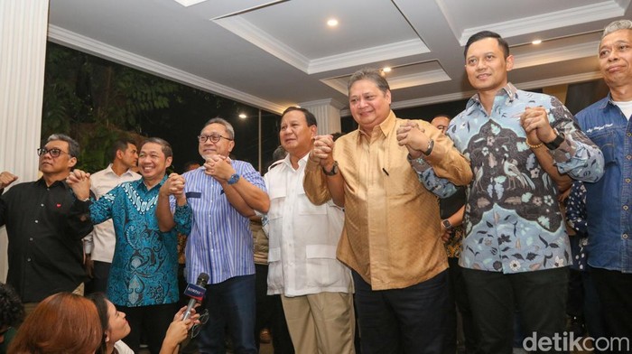 Foto-foto Lengkap Prabowo Umumkan Gibran Jadi Cawapres